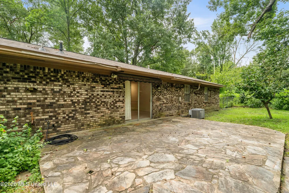 100 Virginia Drive Hattiesburg, MS 39401