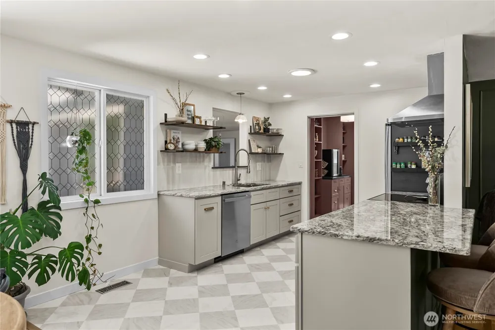 3517 Oas Drive W University Place, WA 98466