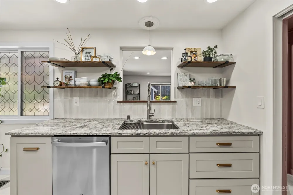 3517 Oas Drive W University Place, WA 98466