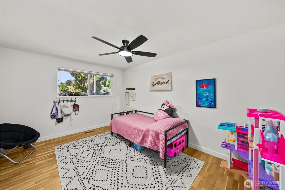 3517 Oas Drive W University Place, WA 98466