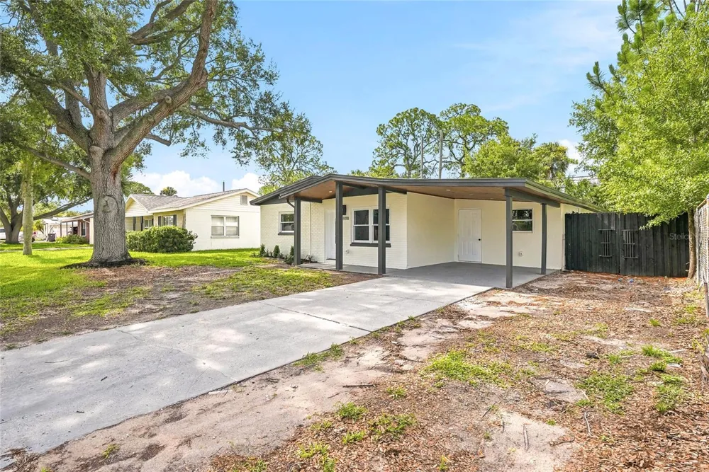 8118 TANGLEWOOD LANE Tampa, FL 33615