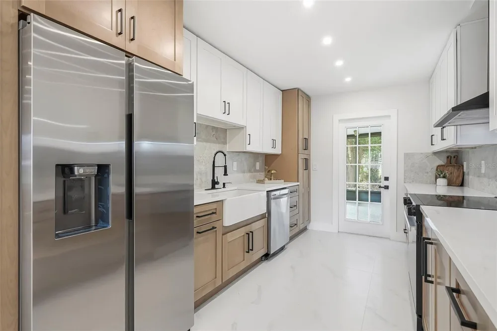 8118 TANGLEWOOD LANE Tampa, FL 33615
