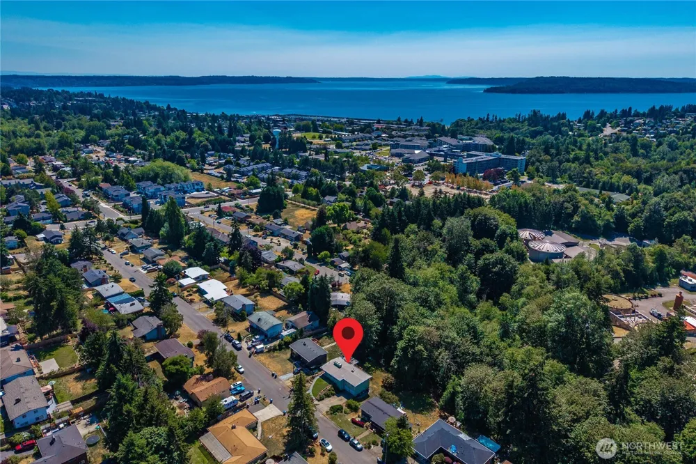 21239 14th Avenue S Des Moines, WA 98198