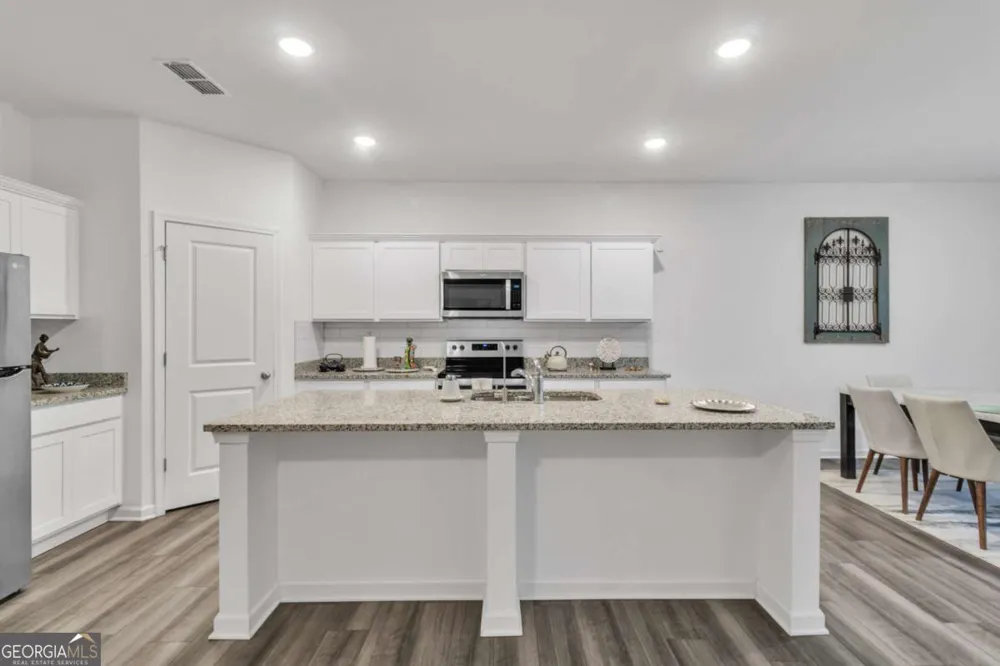 71 Carnaby ST Winder, GA 30680
