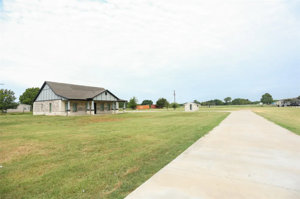 17816 County Road 4072 Kemp, TX 75143