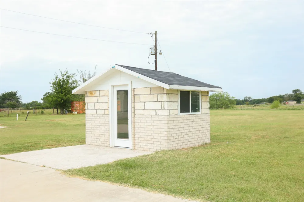 17816 County Road 4072 Kemp, TX 75143
