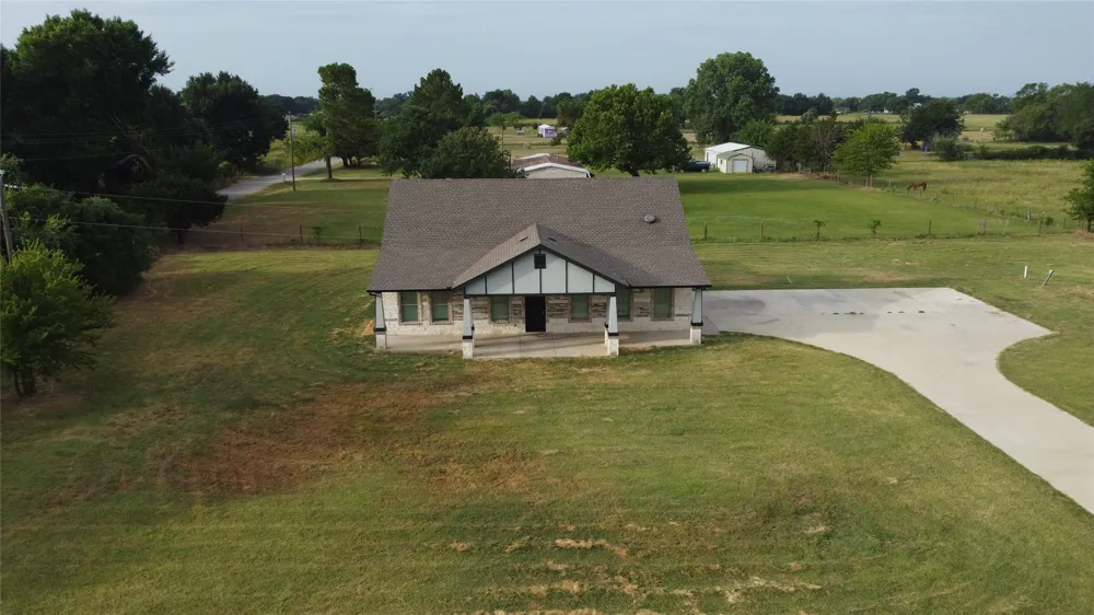17816 County Road 4072 Kemp, TX 75143