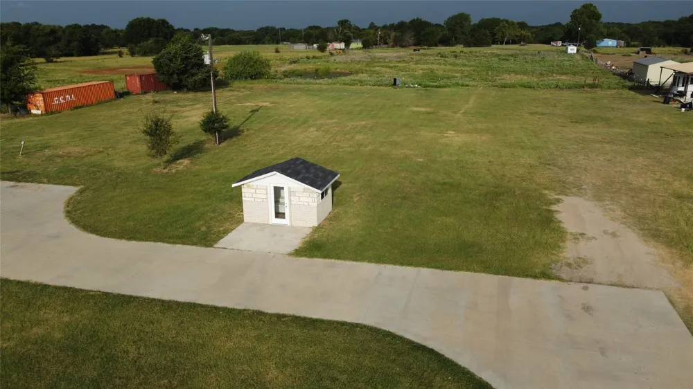 17816 County Road 4072 Kemp, TX 75143