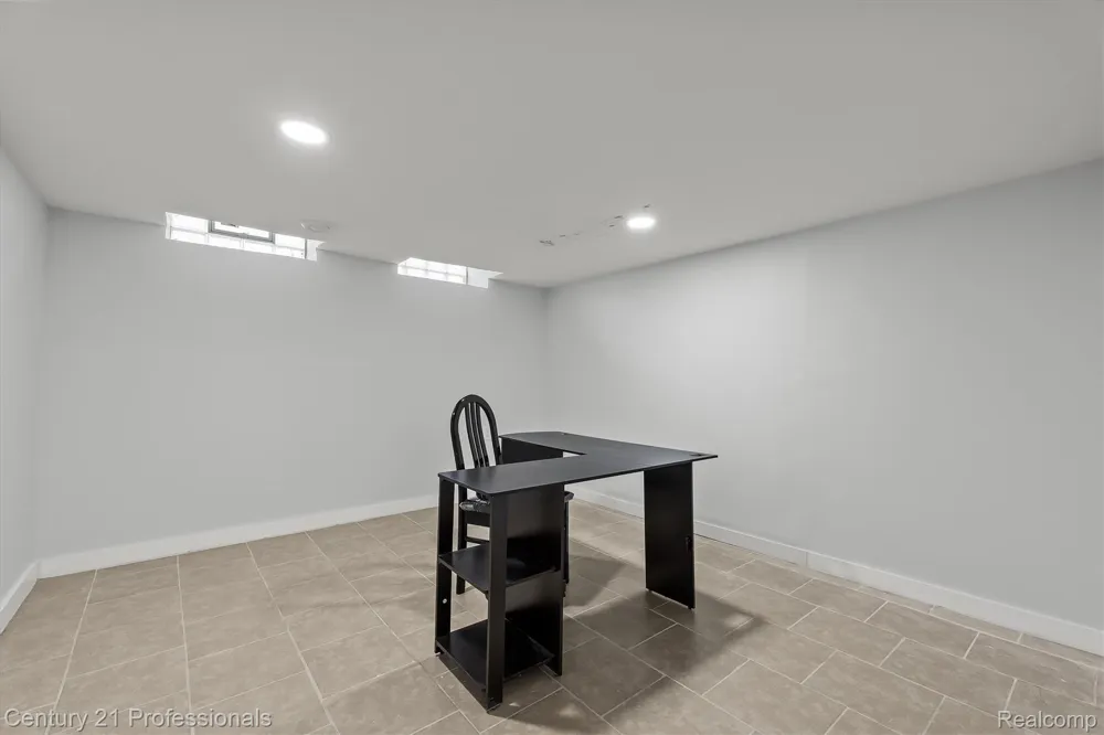 37010 Calka Drive Sterling Heights City, MI 48310