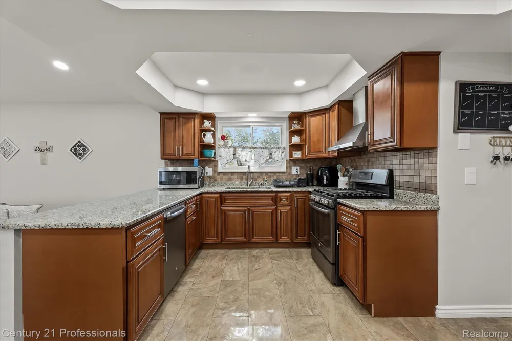 37010 Calka Drive Sterling Heights City, MI 48310
