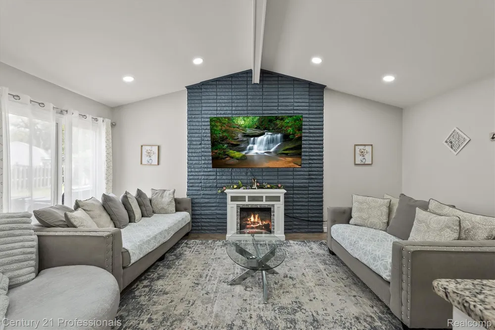 37010 Calka Drive Sterling Heights City, MI 48310