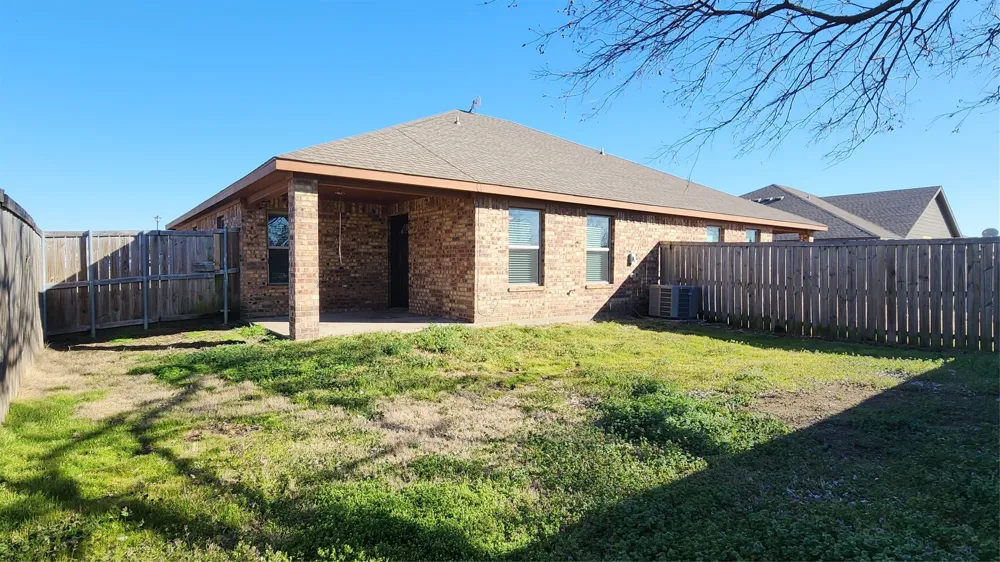 931 Robineta Gunter, TX 75058