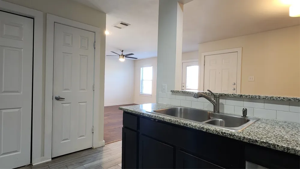 931 Robineta Gunter, TX 75058