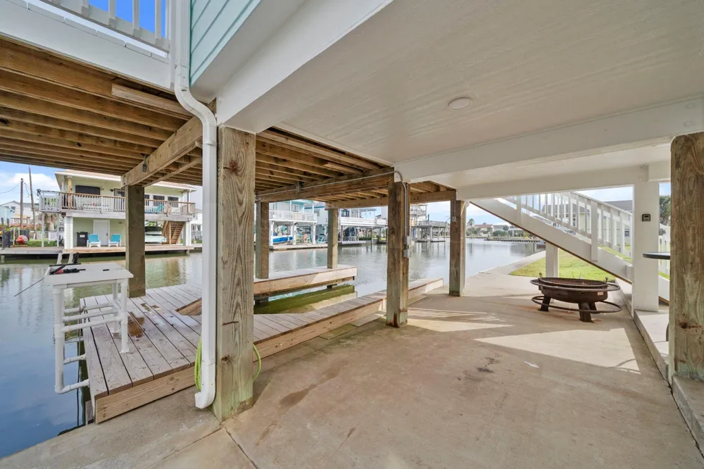 16708 Cabeza De Vaca Jamaica Beach, TX 77554