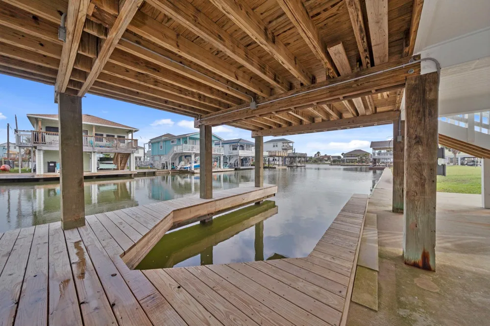 16708 Cabeza De Vaca Jamaica Beach, TX 77554