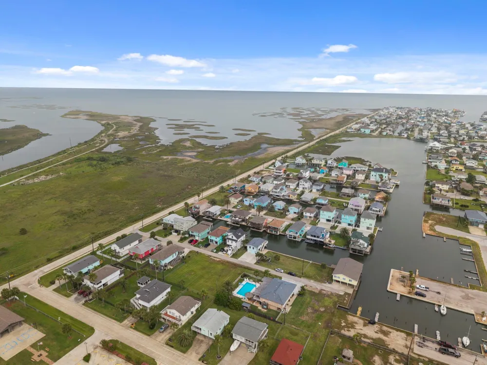 16708 Cabeza De Vaca Jamaica Beach, TX 77554