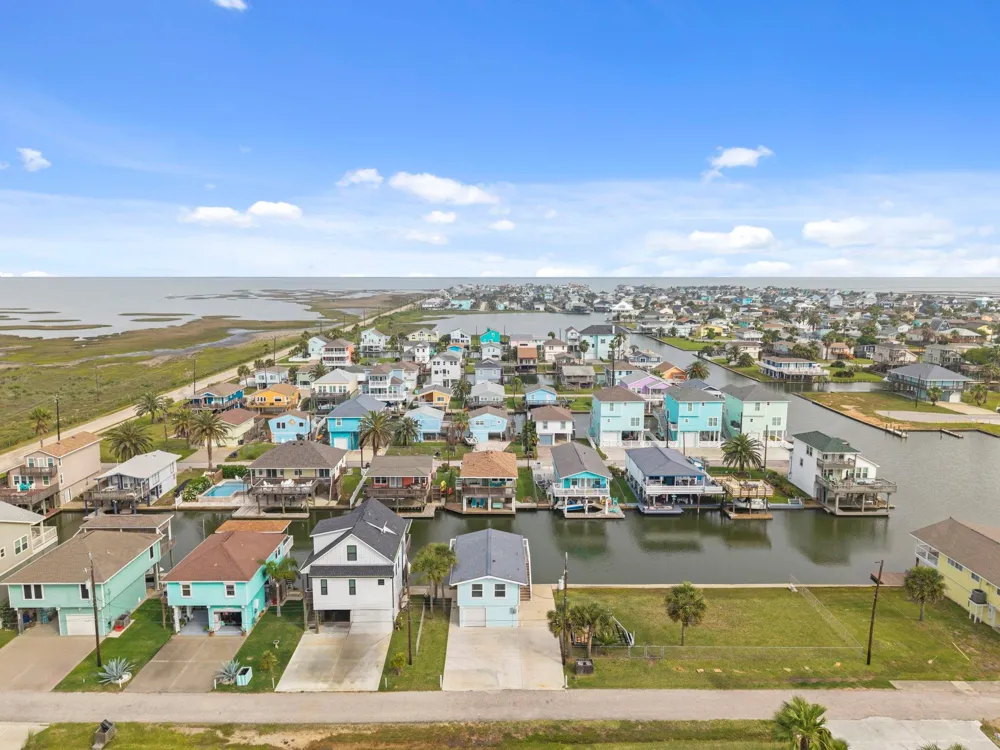 16708 Cabeza De Vaca Jamaica Beach, TX 77554