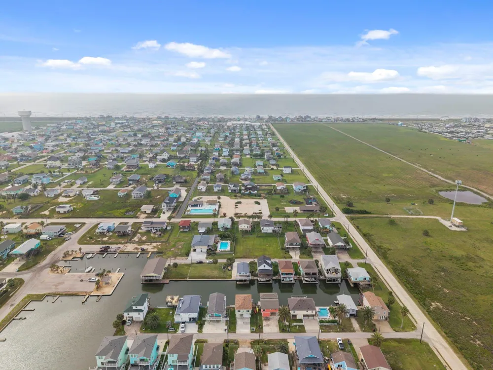 16708 Cabeza De Vaca Jamaica Beach, TX 77554