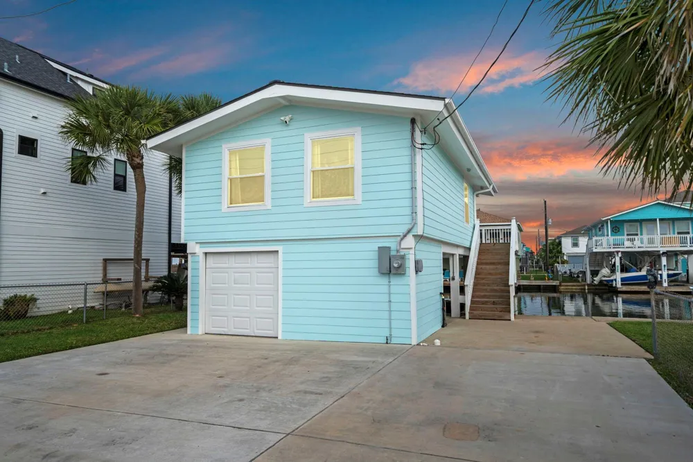 16708 Cabeza De Vaca Jamaica Beach, TX 77554