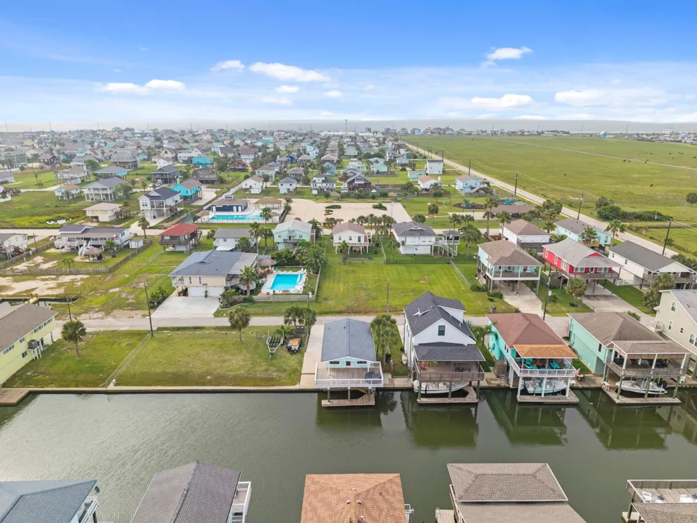 16708 Cabeza De Vaca Jamaica Beach, TX 77554