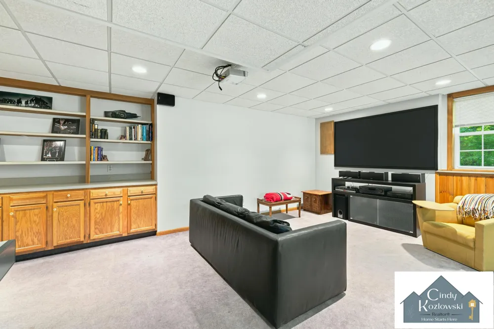 4959 Brookestone Drive NE Rockford, MI 49341