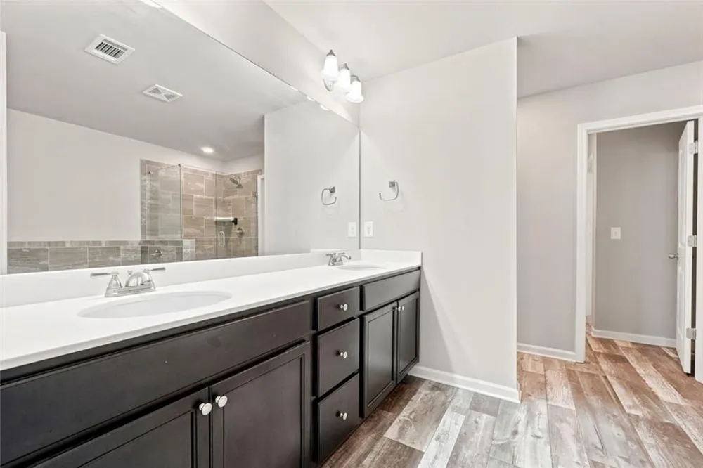 5052 Silver Fox Road Oakwood, GA 30566