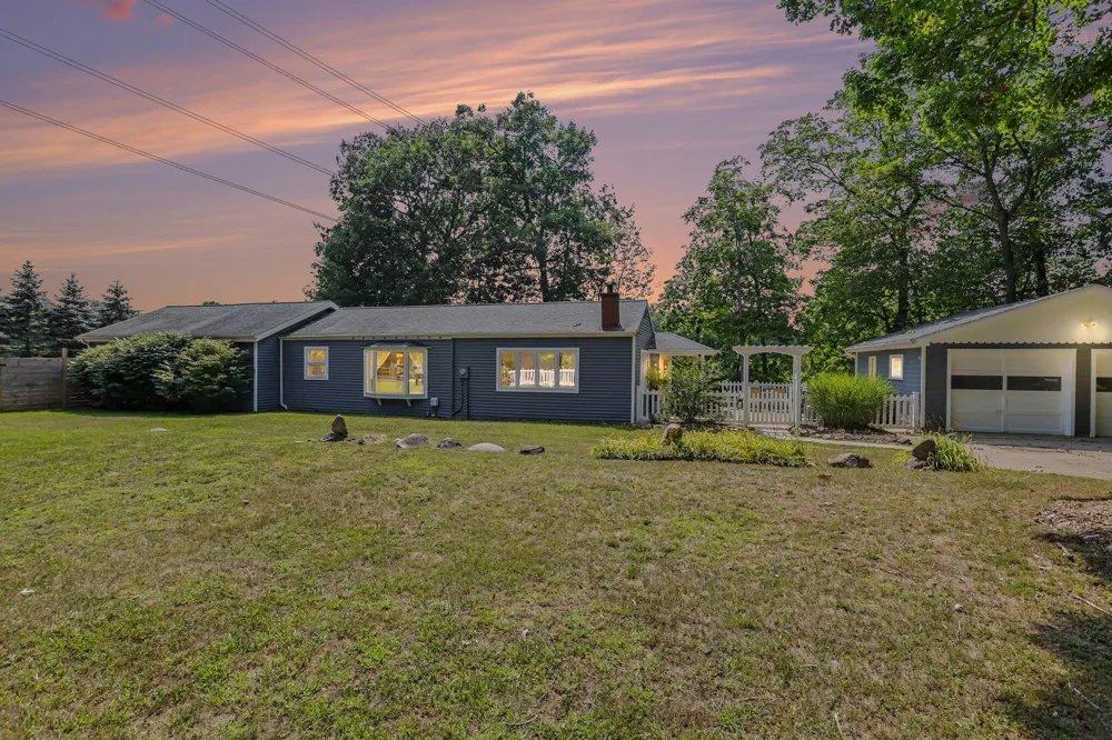 11628 S Lake Chapin Road Berrien Township, MI 49103