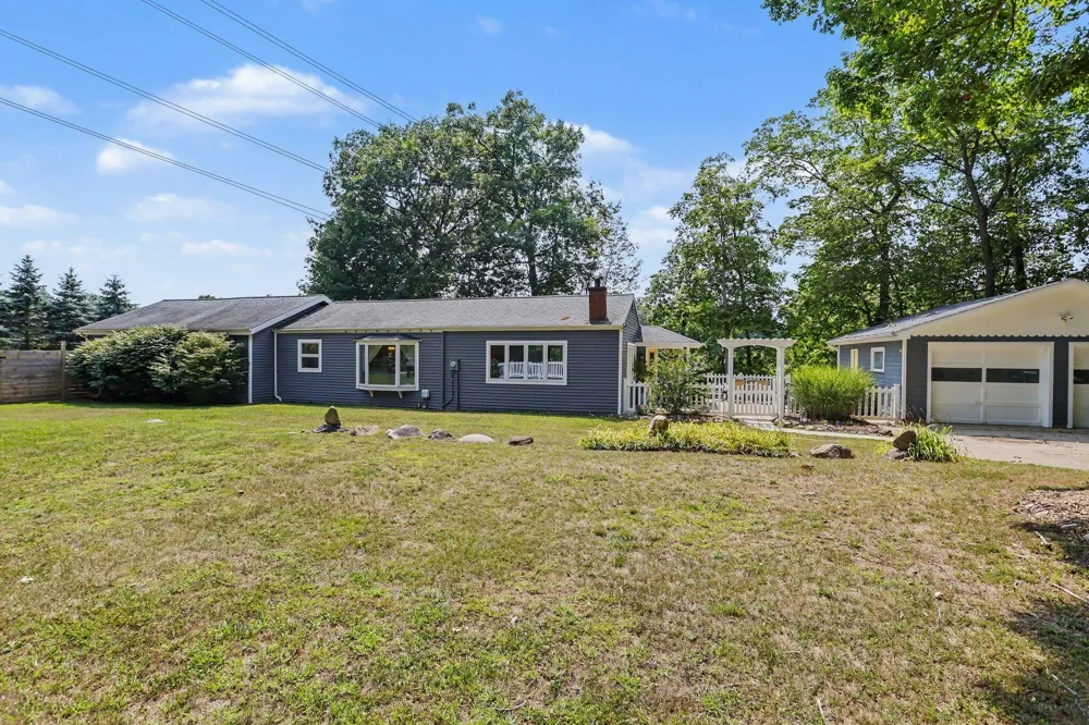 11628 S Lake Chapin Road Berrien Township, MI 49103