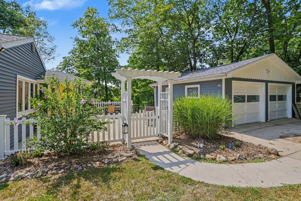11628 S Lake Chapin Road Berrien Township, MI 49103
