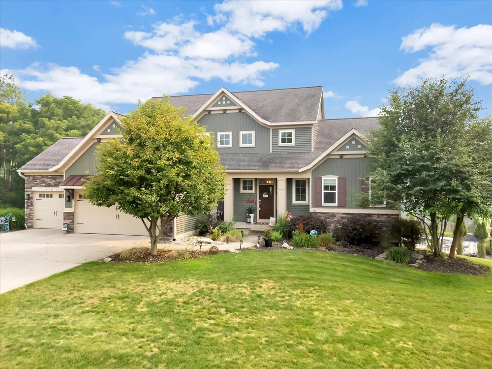 8911 Hopewell Drive NE Algoma Township, MI 49341