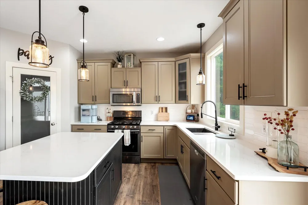 8911 Hopewell Drive NE Algoma Township, MI 49341