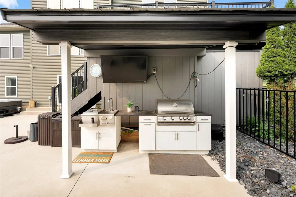 8911 Hopewell Drive NE Algoma Township, MI 49341