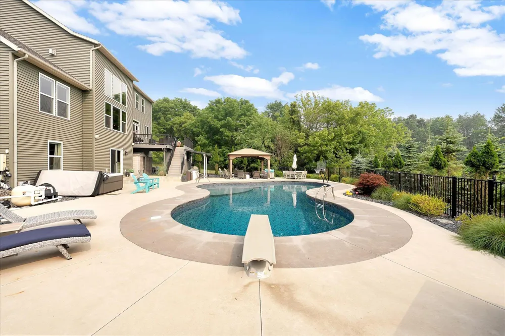 8911 Hopewell Drive NE Algoma Township, MI 49341