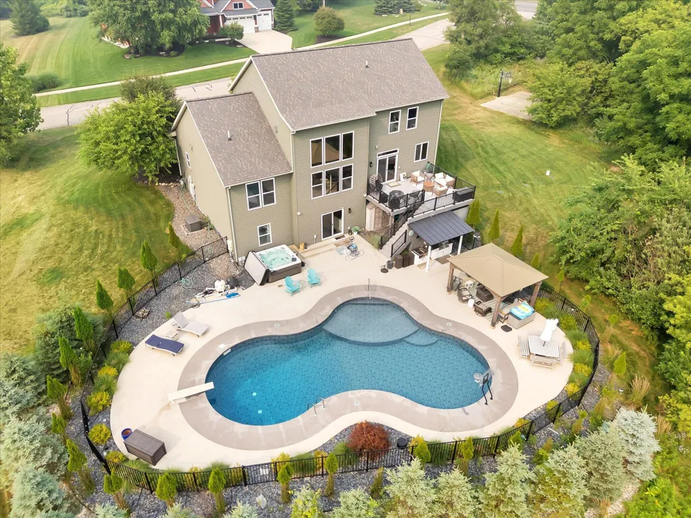8911 Hopewell Drive NE Algoma Township, MI 49341