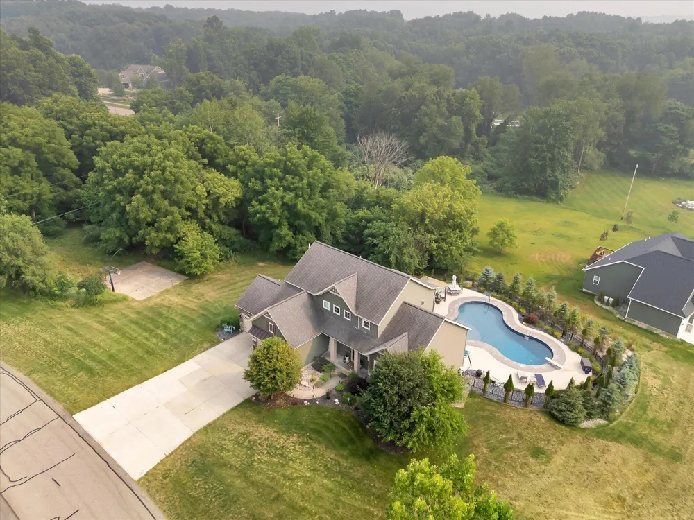 8911 Hopewell Drive NE Algoma Township, MI 49341