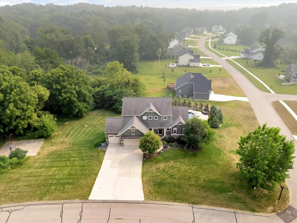 8911 Hopewell Drive NE Algoma Township, MI 49341