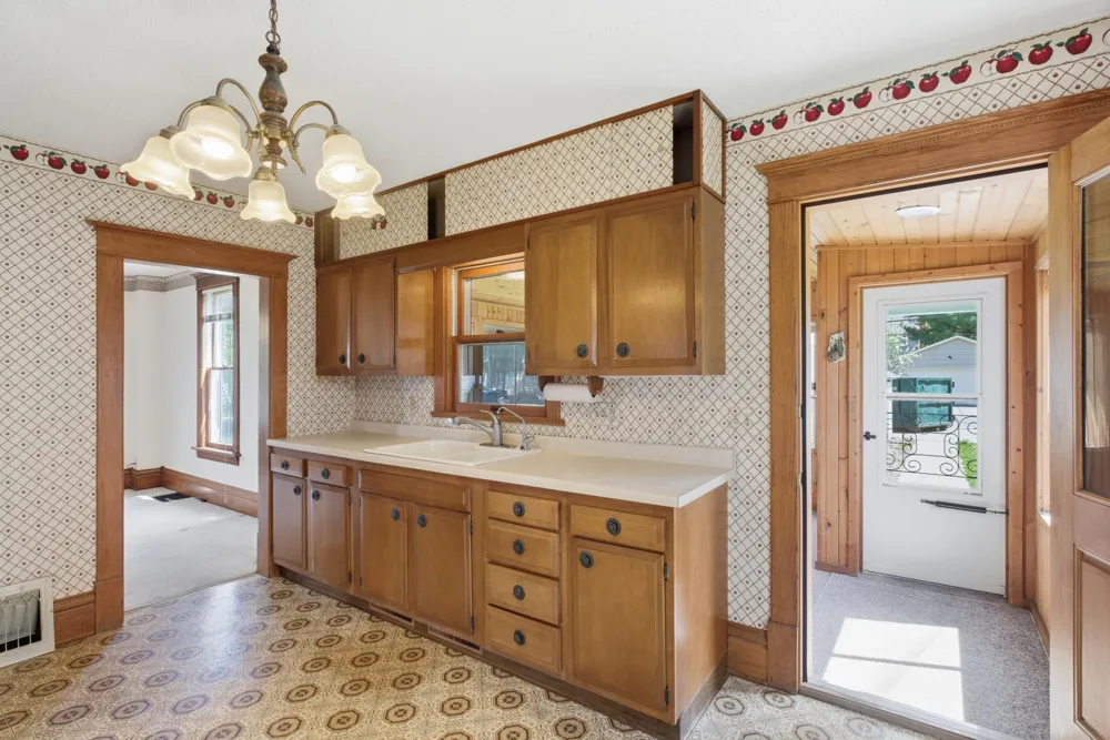 827 7th Avenue SW Faribault, MN 55021