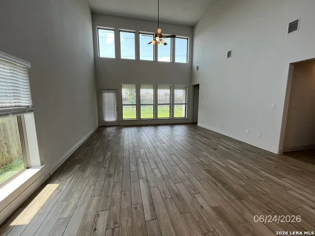 1904 Edgecreek Seguin, TX 78155