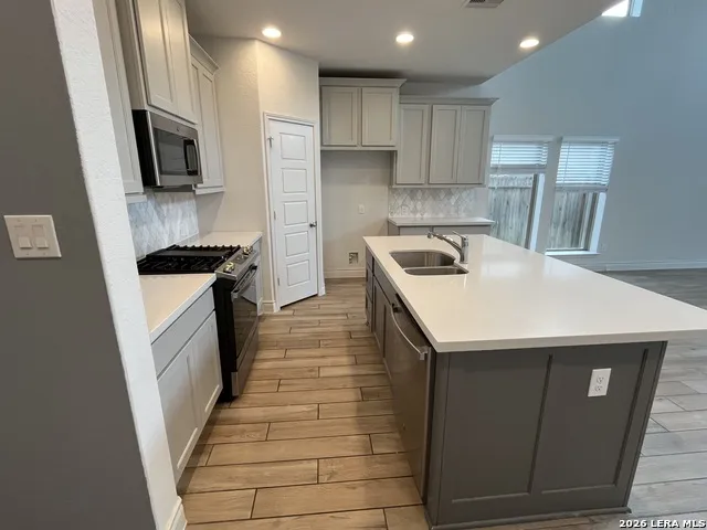1904 Edgecreek Seguin, TX 78155