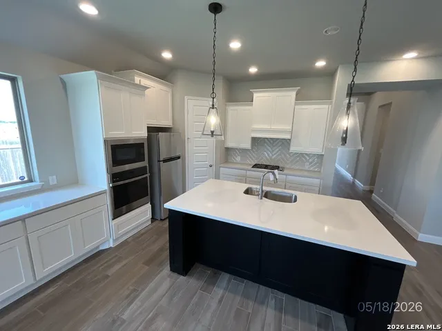 1904 Edgecreek Seguin, TX 78155
