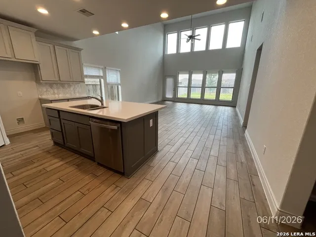 1904 Edgecreek Seguin, TX 78155