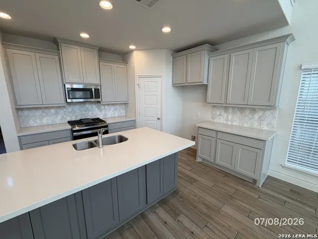 1904 Edgecreek Seguin, TX 78155