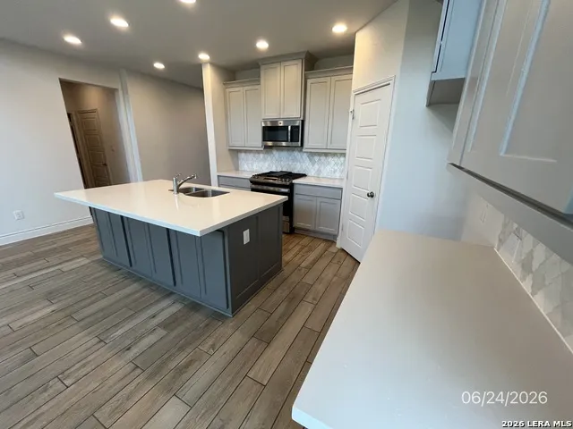 1904 Edgecreek Seguin, TX 78155