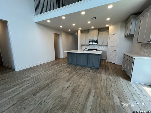 1904 Edgecreek Seguin, TX 78155