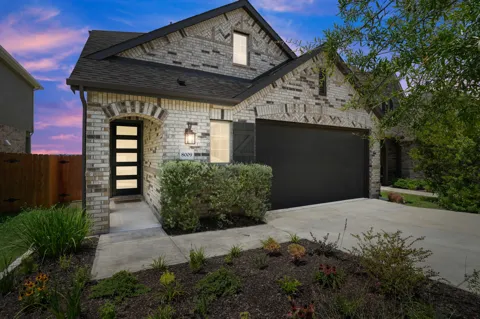 8009 Copper Prairie Bend