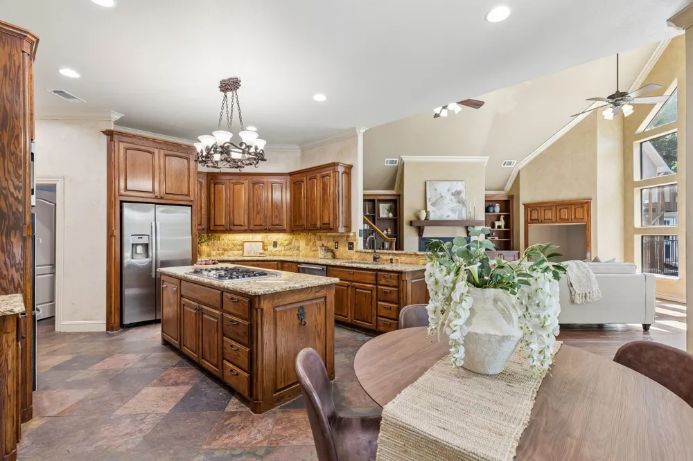 9 Eagle Point #A Azle, TX 76020