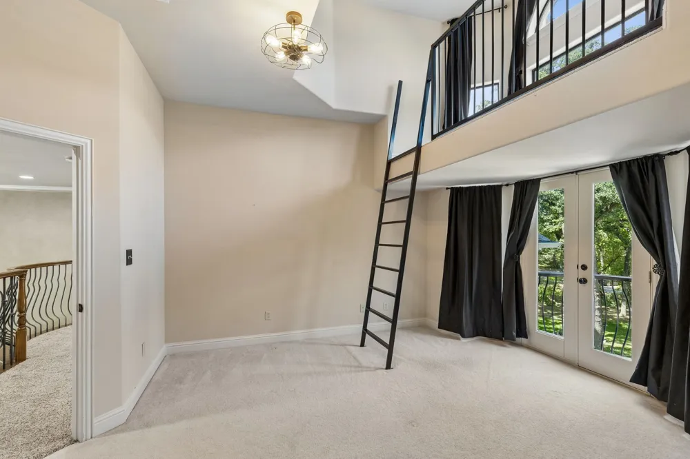9 Eagle Point #A Azle, TX 76020