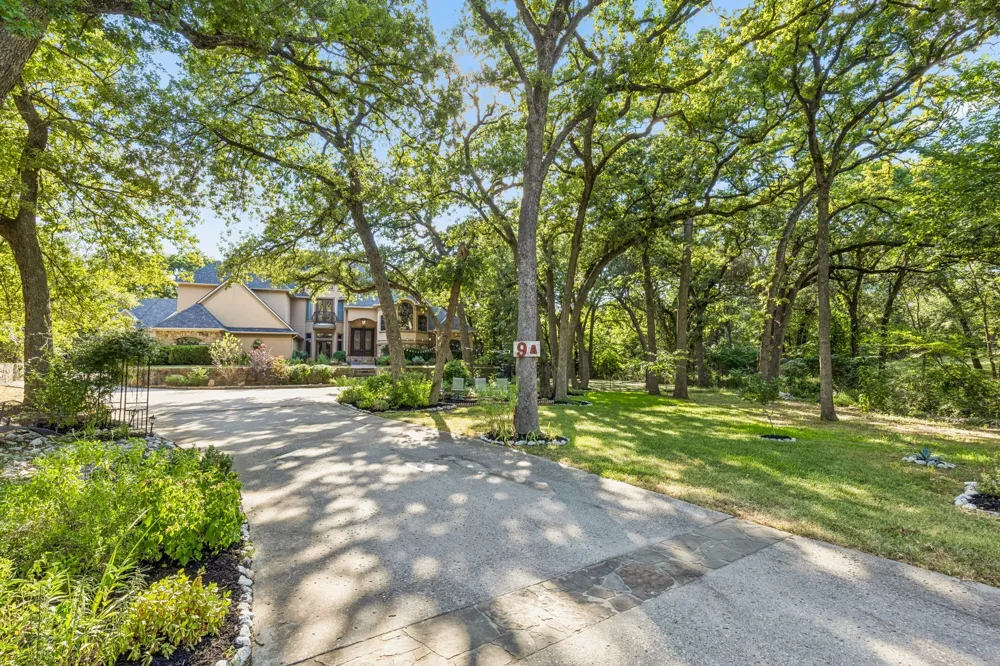 9 Eagle Point #A Azle, TX 76020
