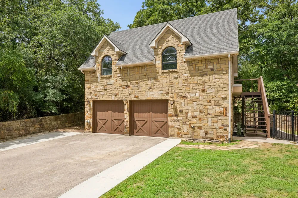 9 Eagle Point #A Azle, TX 76020