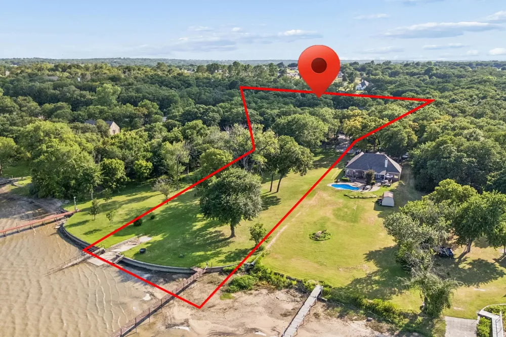 9 Eagle Point #A Azle, TX 76020